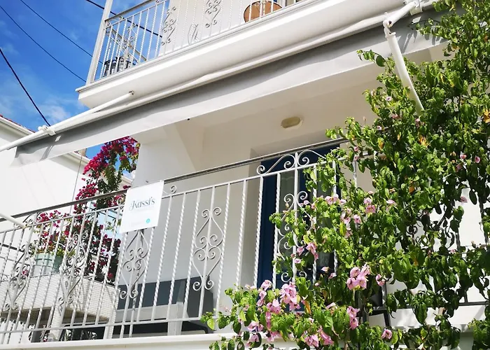 Kassi's Seaside Escape *